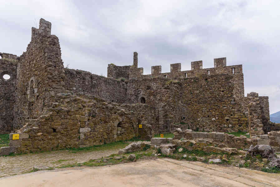 Girona - Arbúcies - castillo de Montsoriu 15.jpg